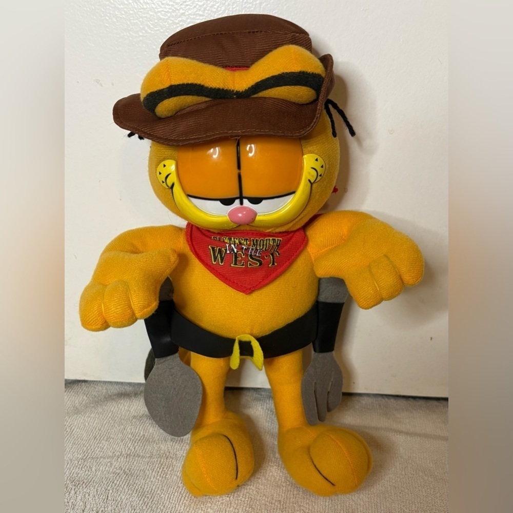 Vintage Garfield Nanco “Fastest Mouth in the West” Cowboy Plush Collectible Toy
